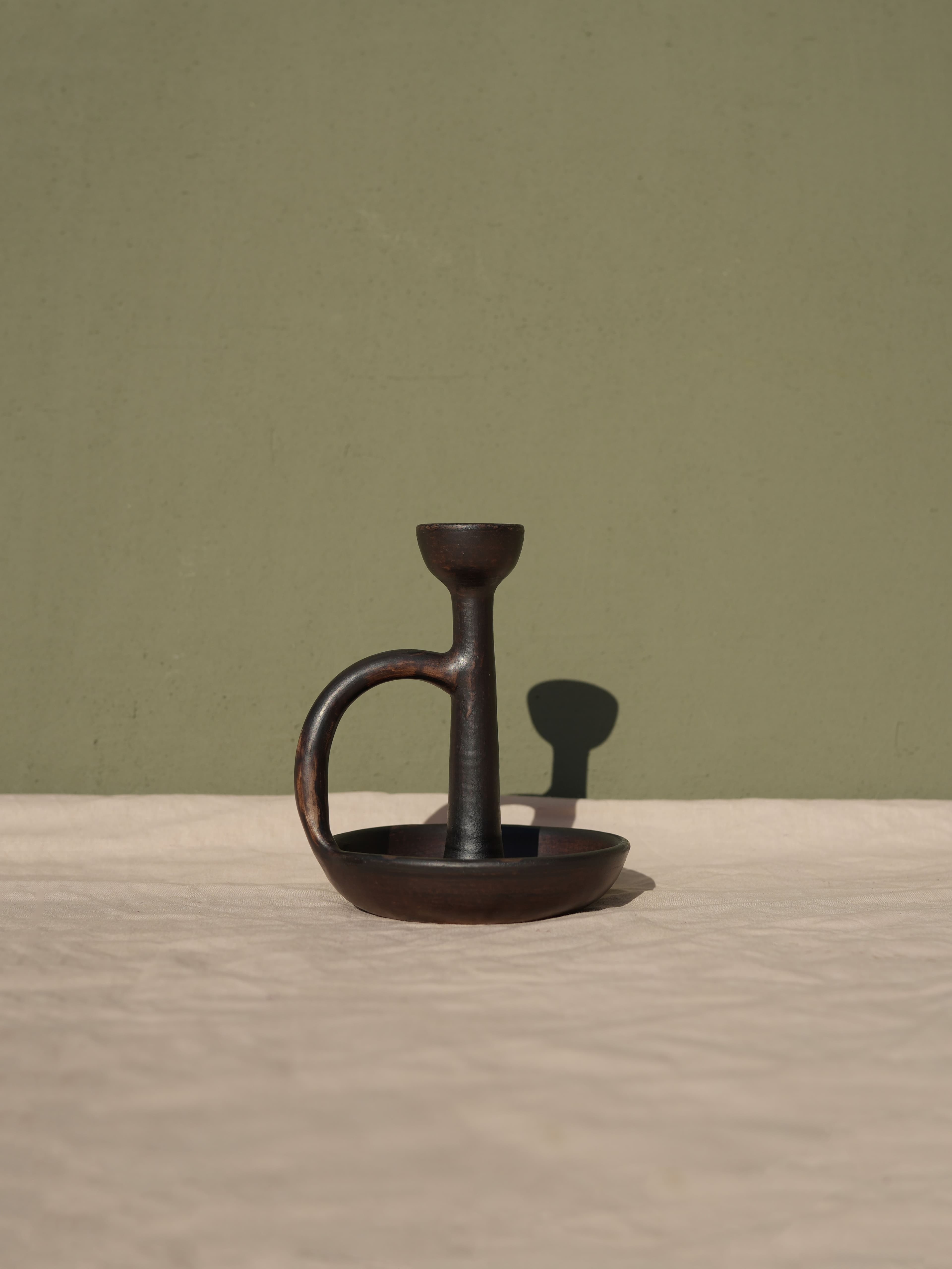 високий з ручкою