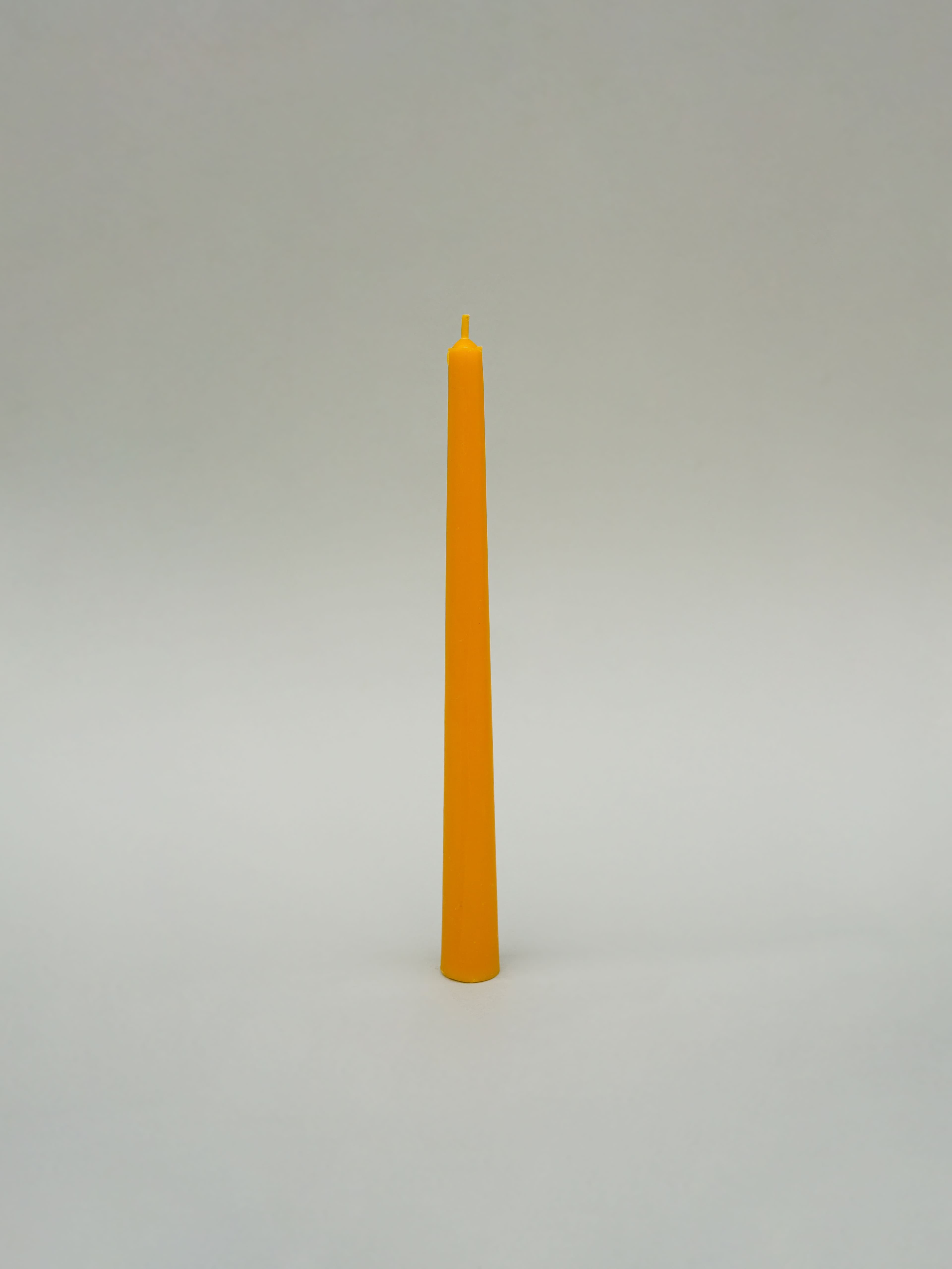 Свічка класична довга гладка